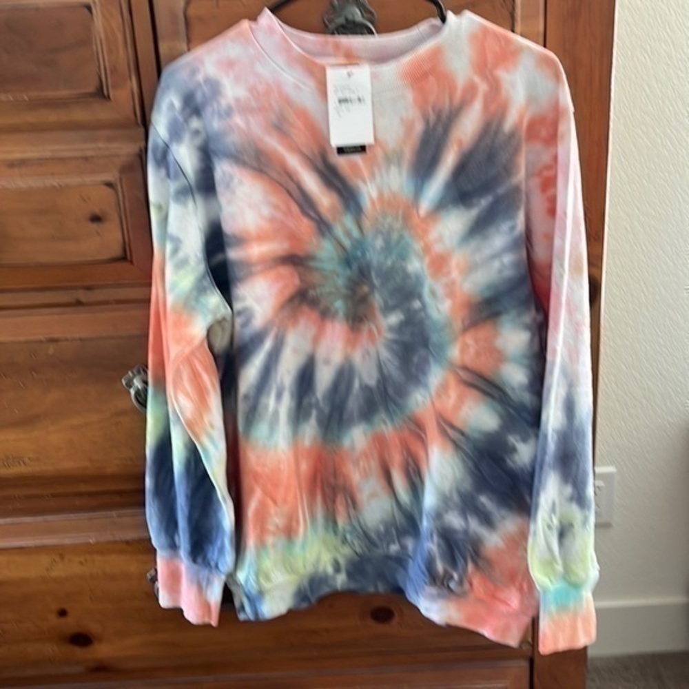 NWT AFRM Women’s tie dye sweatshirt, size medium.